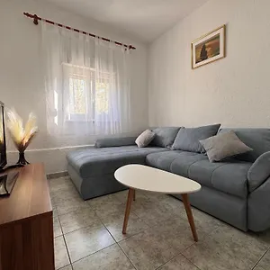 apartments-fortuna-biograd-na-moru.hotelinzadar.com/